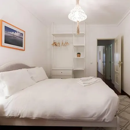 Stylish With Private Terrace And Garage Лиссабон