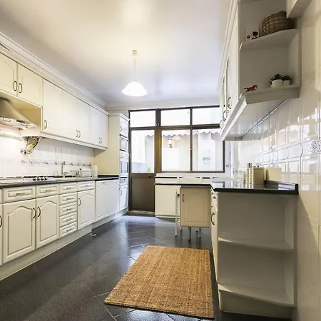 Stylish With Private Terrace And Garage * Лиссабон