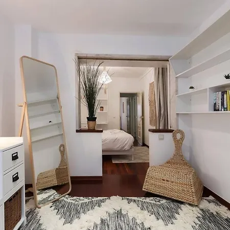 Stylish With Private Terrace And Garage Лиссабон