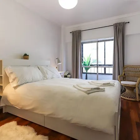 Stylish With Private Terrace And Garage شقة Lisboa