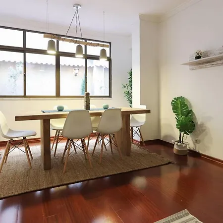 Stylish With Private Terrace And Garage شقة *