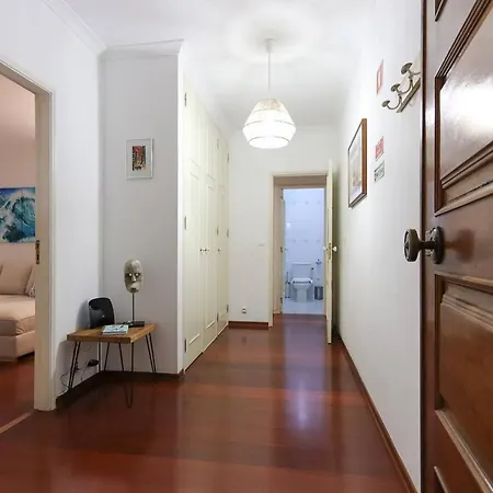 Stylish With Private Terrace And Garage شقة
